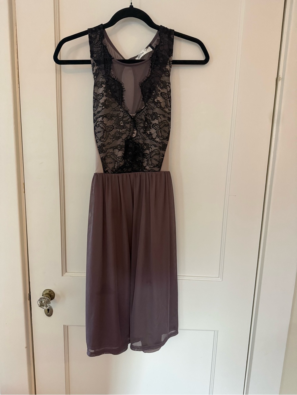 Sleeveless Lace-Trim Midi Dress in Mauve with Keyhole back